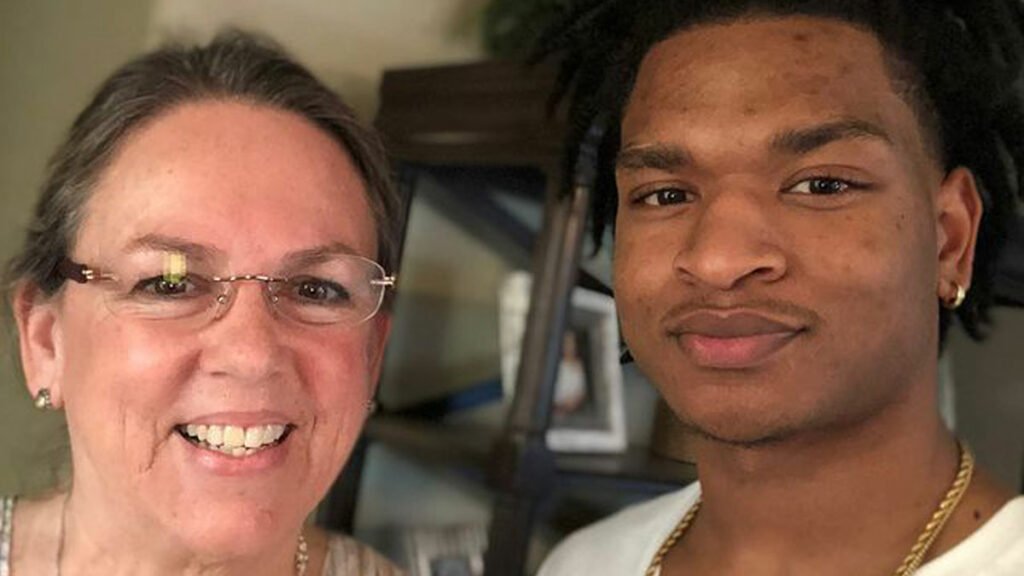 Grandma and stranger she accidentally texted in 2016 keep Thanksgiving tradition alive for 7th year in a row