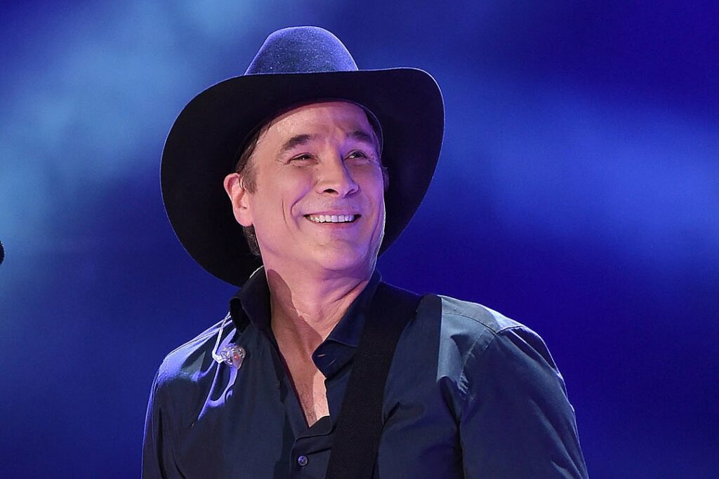 Clint Black will have surgery but will not headline a Texas concert.
