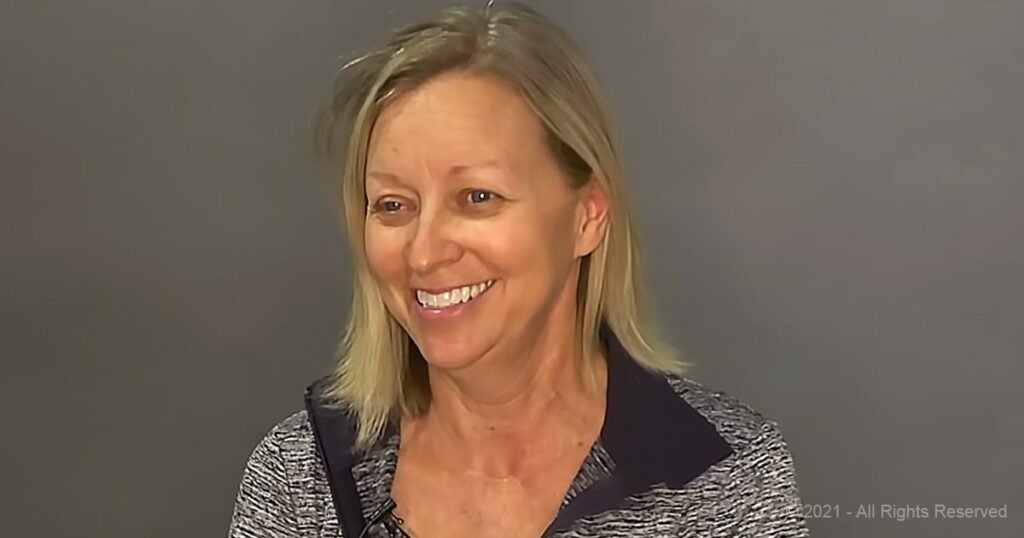After getting her hair cut short, a 54-year-old teacher looks unrecognizable.