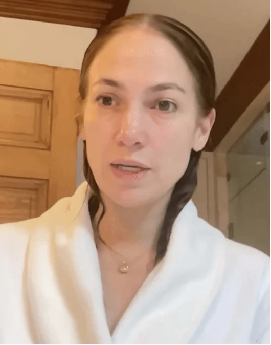 “This is my face,” Jennifer Lopez’s nomakeup images reveal her